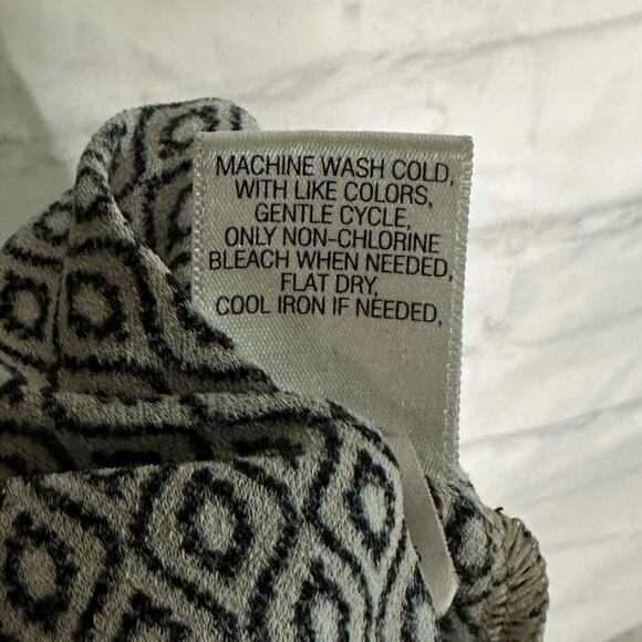 Dana Buchman Brown & Black Diamond Patterned Blouse, Medium, Pre-owned - Picture 7 of 7